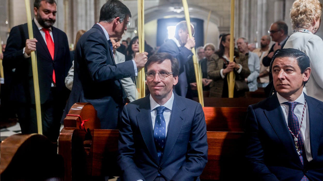 El alcalde de Madrid, José Luis Martínez-Almeida, y el presidente del Pleno del Ayuntamiento de Madrid, Francisco de Borja Fanjul. EP