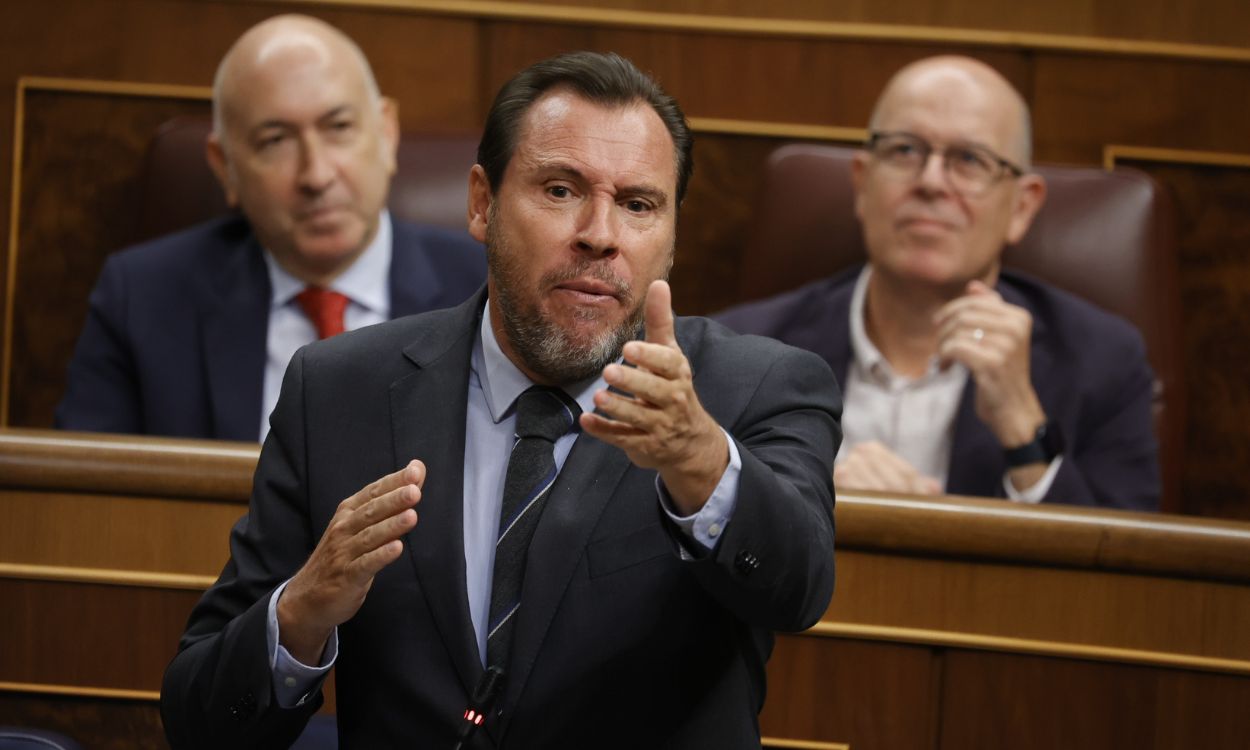 El ministro de Transportes y Movilidad Sostenible, Óscar Puente, interviene durante una sesión de control al Gobierno, en el Congreso de los Diputados, a 18 de septiembre de 2024, en Madrid (Españ