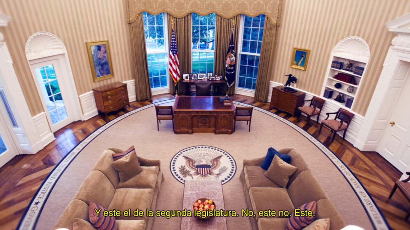 Captura del video de Podemos 'Hablemos de sillones'.jpg