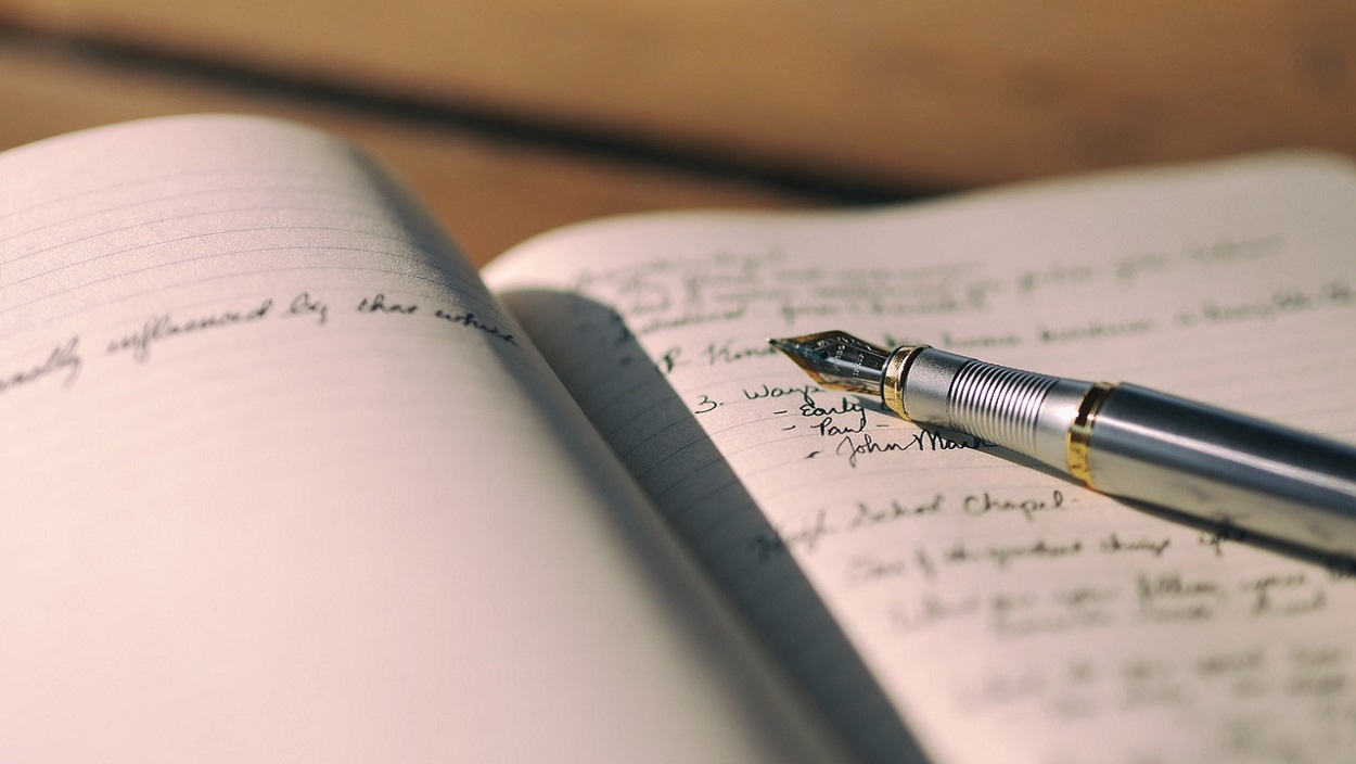 Imagen de recurso de un cuaderno escrito. Pixabay.