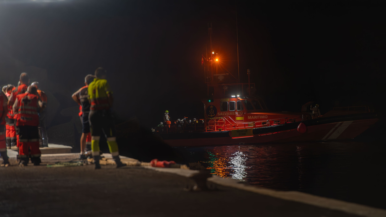 Barco de Salvamento Marítimo en el puerto de La Restinga (El Hierro). EP