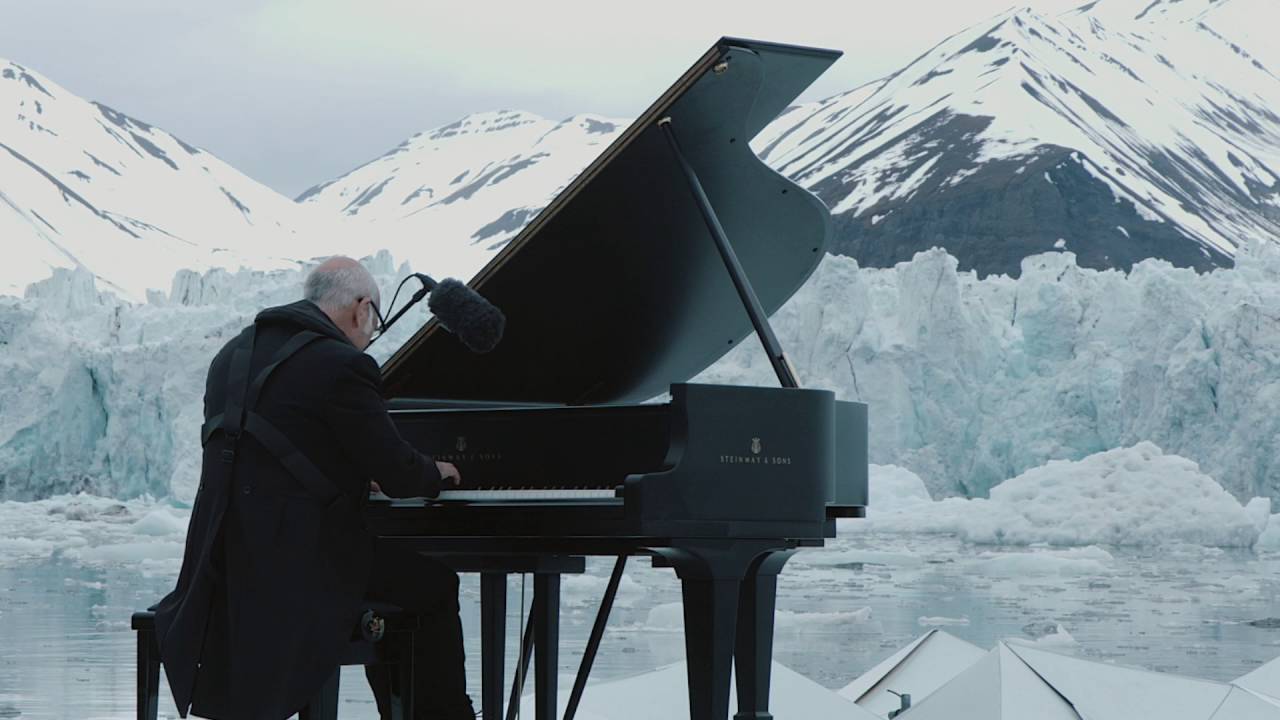 Ludovico Einaudi ofrece un concierto en el Ártico para pedir su protección