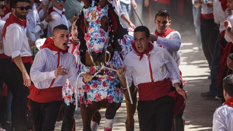 Las Fiestas de los Caballos del Vino han sido declaradas Patrimonio Cultural Inmaterial de la Humanidad por la UNESCO (Foto: Turismo Región de Murcia)