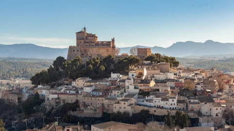 Caravaca de la Cruz, en Murcia, dominada por una antigua fortaleza templaria que protege la Basílica de la Santa Cruz (Foto: Turismo Región de Murcia)