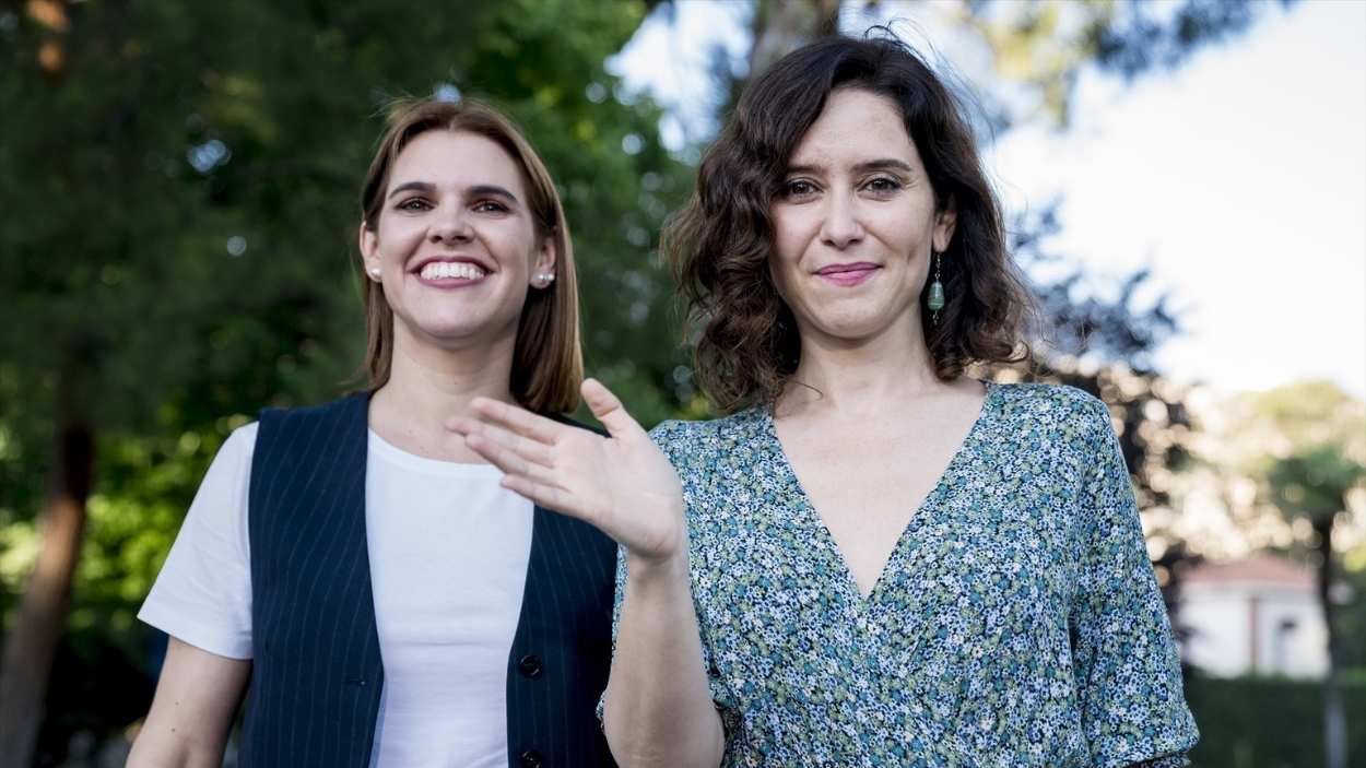 La presidenta de la Comunidad de Madrid y del PP de Madrid, Isabel Díaz Ayuso (d), y la alcaldesa de Alcalá de Henares, Judith Piquet. La presidenta de la Comunidad de Madrid y del PP de Madrid, Isabel Díaz Ayuso (d), y la alcaldesa de Alcalá de Henares, Judith Piquet.
