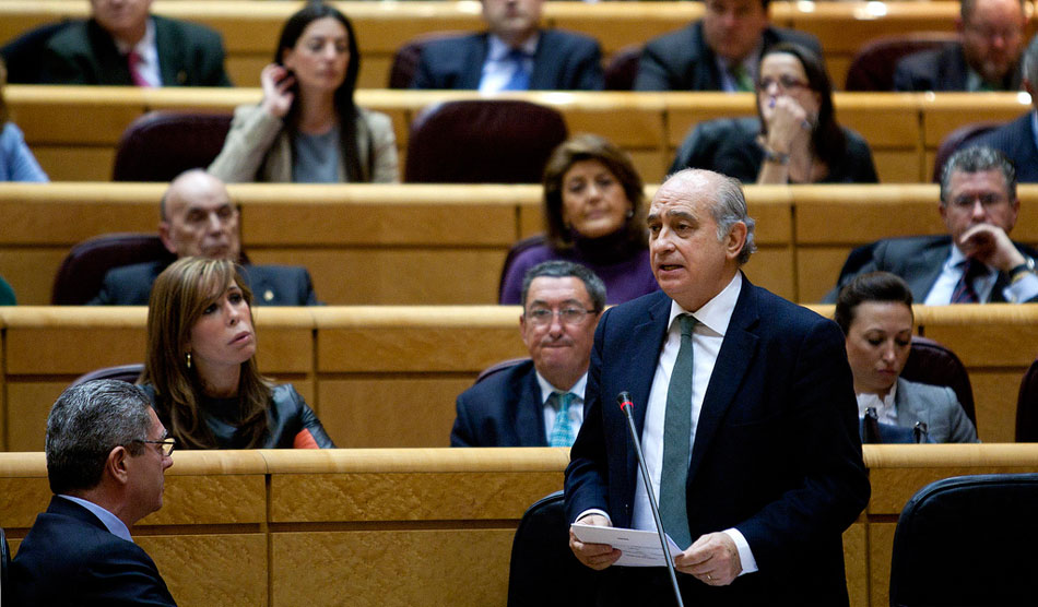 El ministro del Interior en funciones, Jorge Fernández Díaz, interviniendo en el Senado