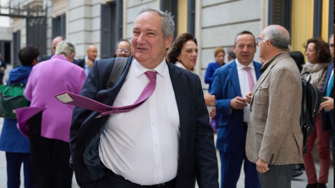 El ministro de Industria, Jordi Hereu, llega a una sesión de control al Gobierno, en el Congreso de los Diputados