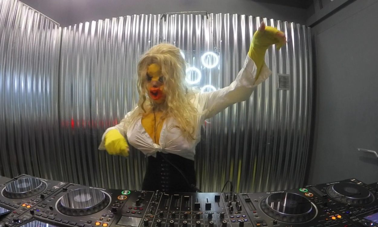 Descubre Nítido Archivo global del Clubbin de hoy