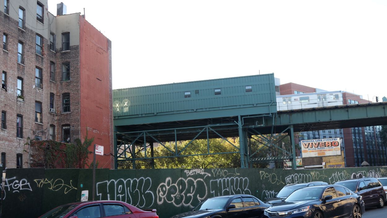 Zona residencial en el Bronx, Nueva York, EEUU : G. RONALD LOPEZ : ZUMA PRESS : CONTACTOPHOTO