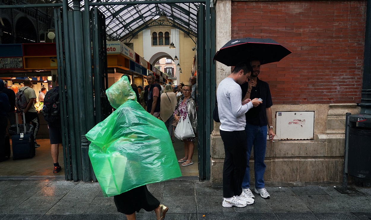 La AEMET avisa de una vaguada propia del otoño y pone a España en riesgo por tormentas violentas. EP