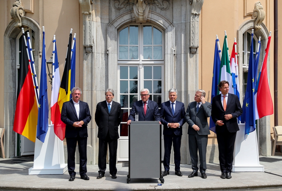 Imagen de los representantes de los seis países fundadores de la Unión Europea (Alemania, Francia, Bélgica, Holanda, Luxemburgo e Italia) este sábado.