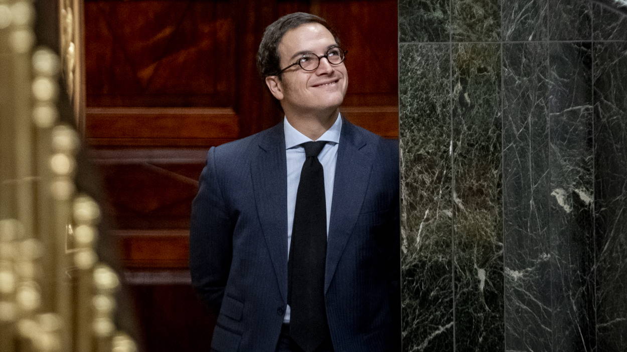 Figaredo recrimina al Gobierno competencias autonómicas y se lleva una explicación de Montero. EP.