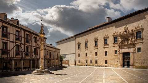 Plaza Mayor de Peñaranda de Duero, en Burgos, con el Palacio de los condes de Miranda (Foto Ayuntamiento de Peñaranda de Duero)