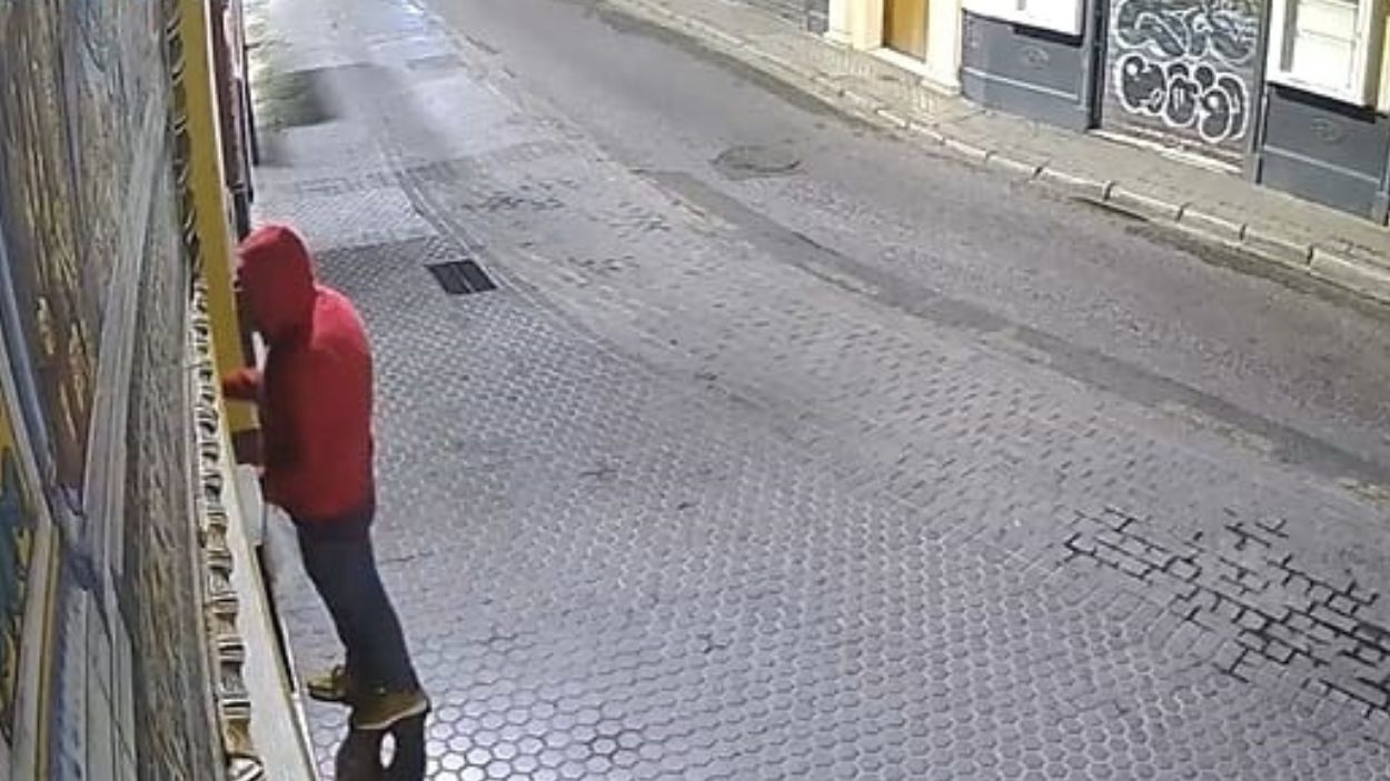 Detienen al autor de actos vandálicos en la capilla de San Andrés de la Hermandad de los Panaderos (Sevilla). EP