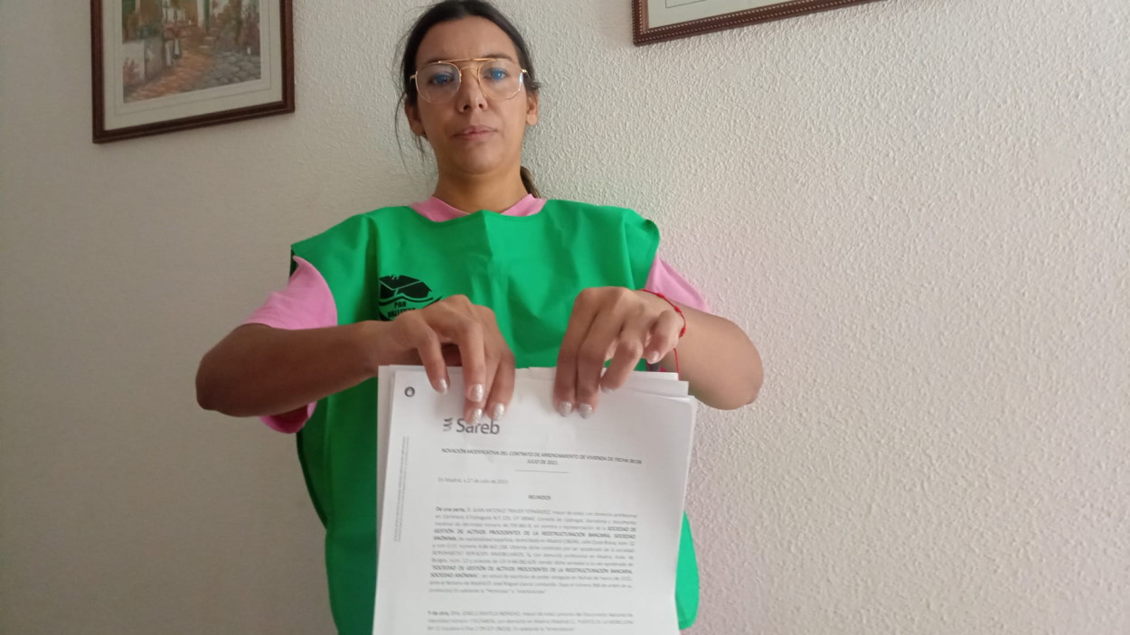Giselli sostiene el contrato de Sareb en su casa.