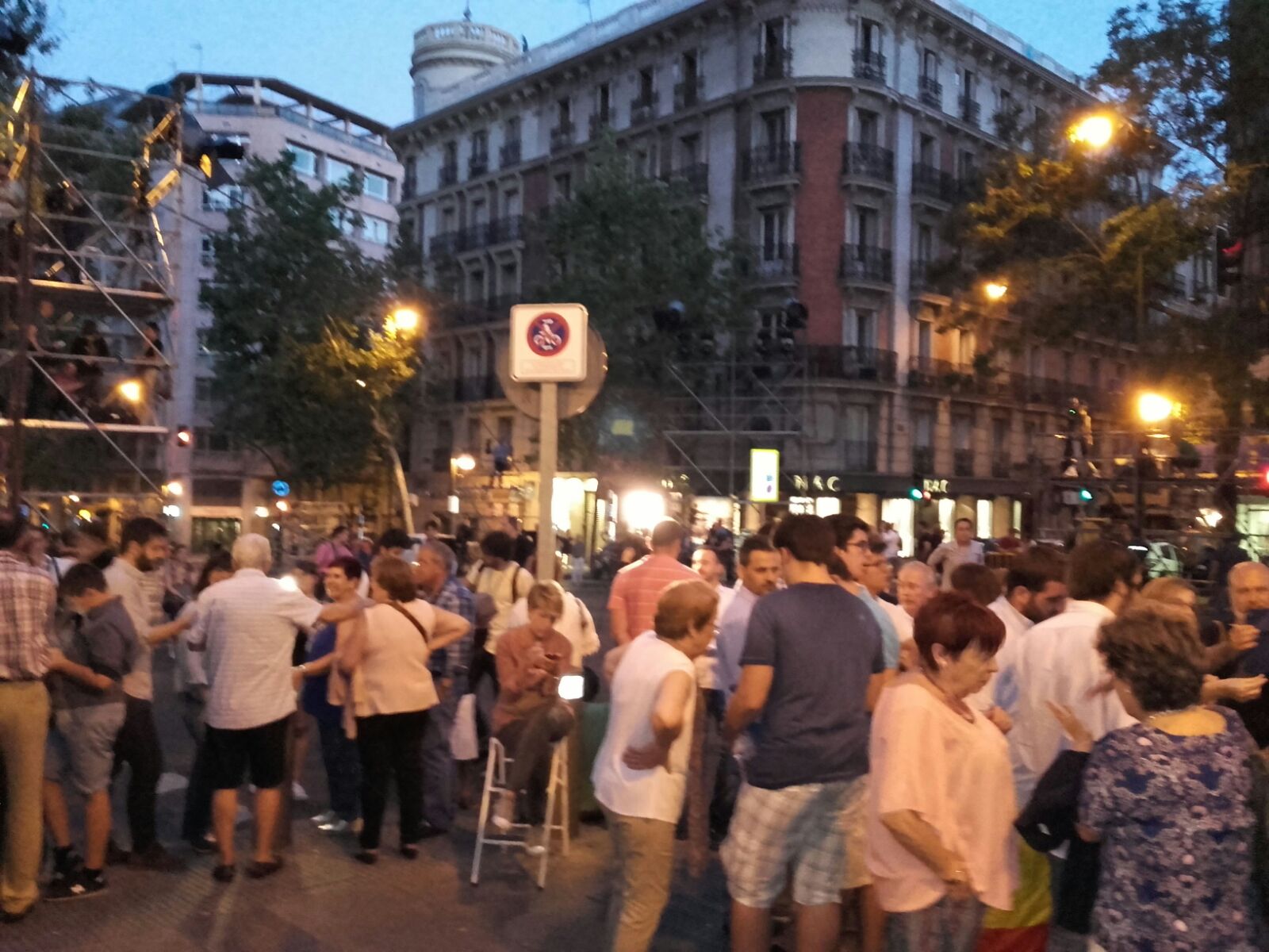 El ambiente en la calle Génova.