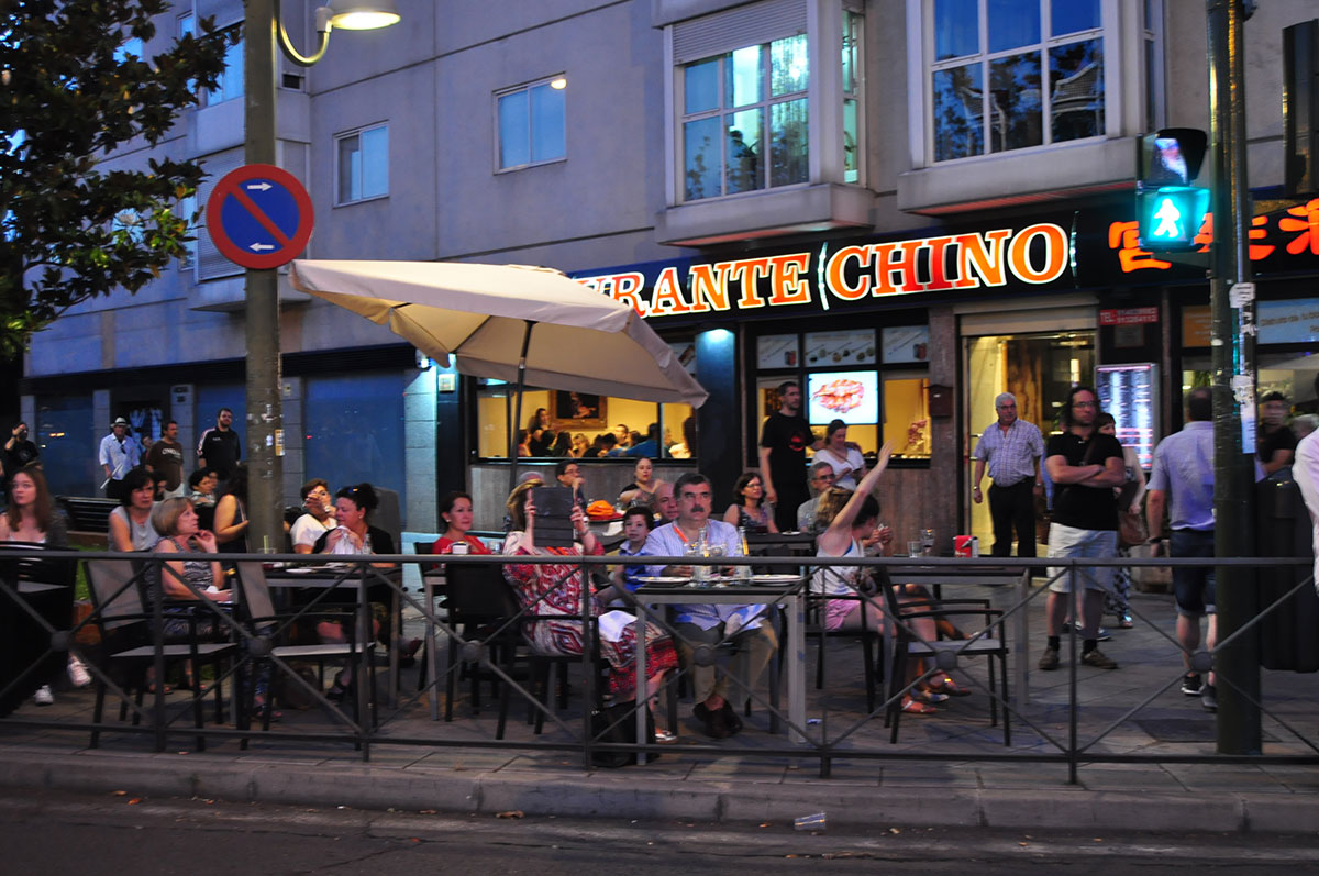 Terraza del restaurante chino frente a la sede de Ciudadanos