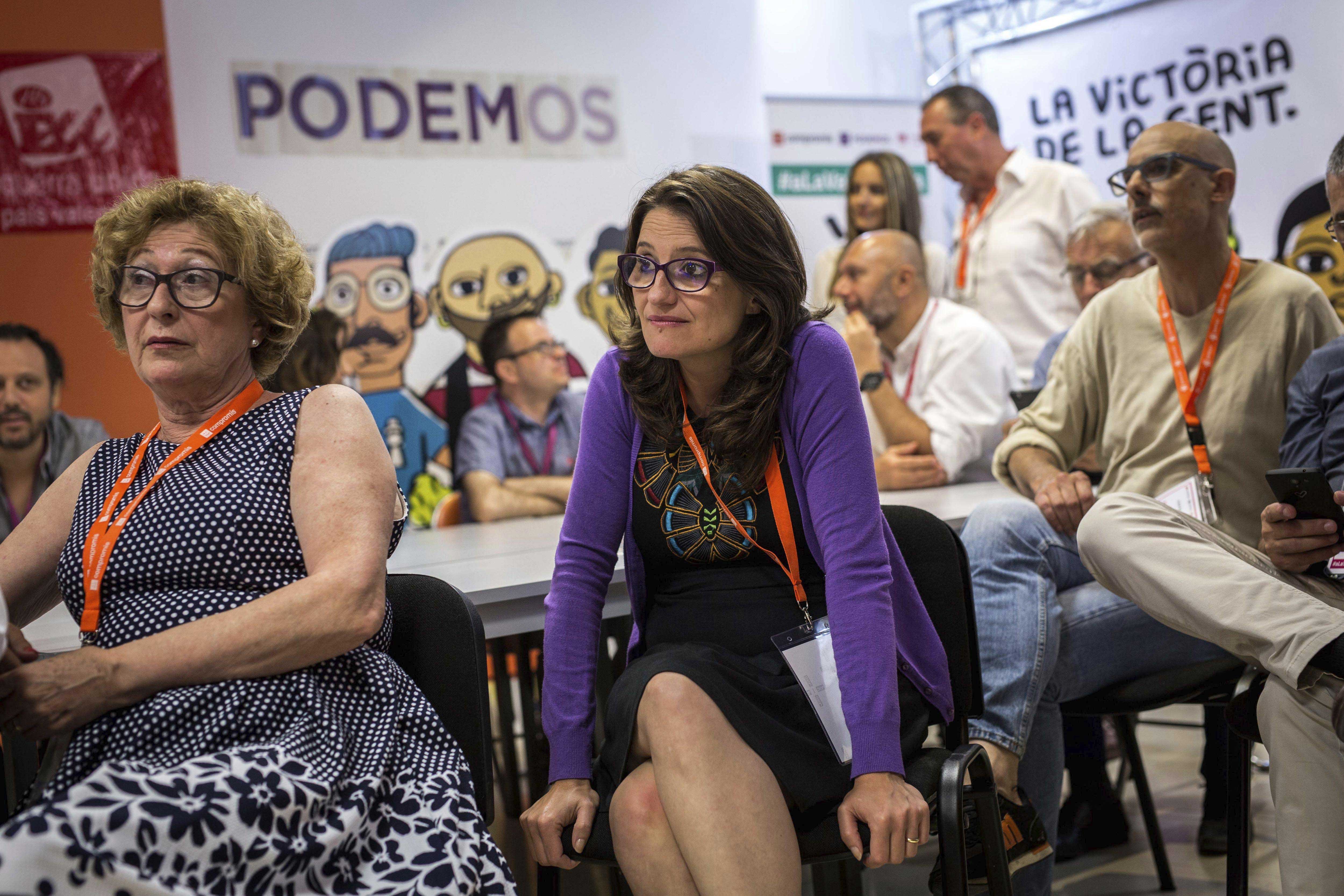 La líder de Compromís, Mónica Oltra (c), junto a miembros de la coalición Unidos Podemos