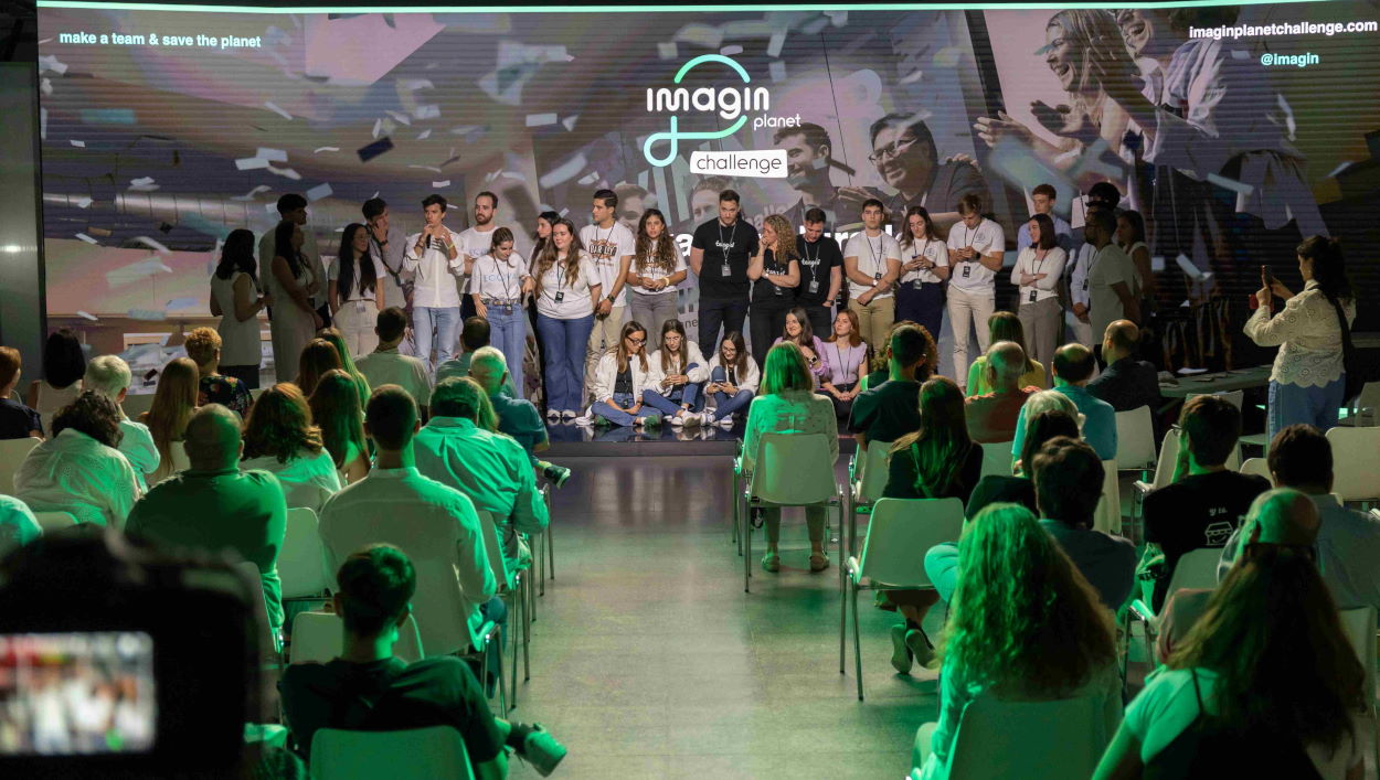Participantes de la final del programa de emprendimiento sostenible imaginPlanet Challenge