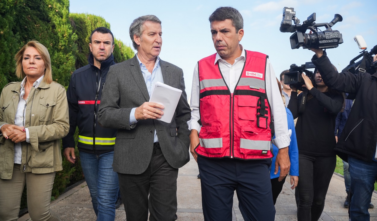 El presidente del PP, Alberto Núñez Feijóo (i) y el de la Generalitat Valenciana, Carlos Mazón (d). EP