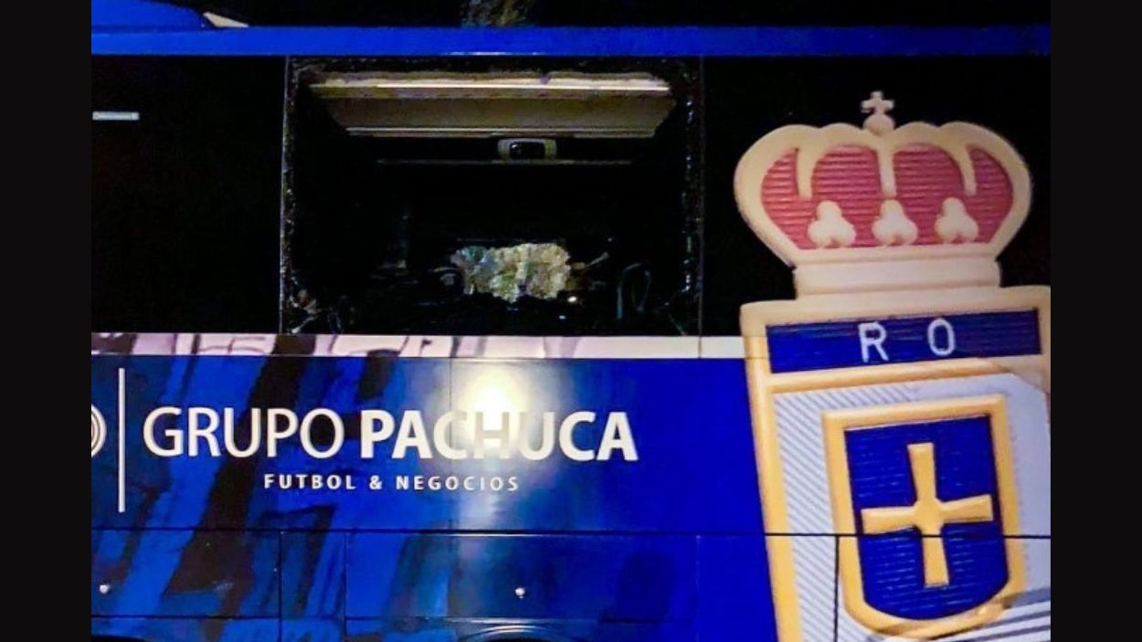 Atacan a pedradas el autobús del Real Oviedo en Ávila antes del partido de Copa del Rey. EP