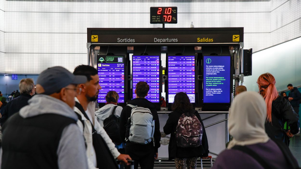 El Aeropuerto de Barcelona registra 150 litros por metro cuadrado de lluvia en solo 4 horas. EP