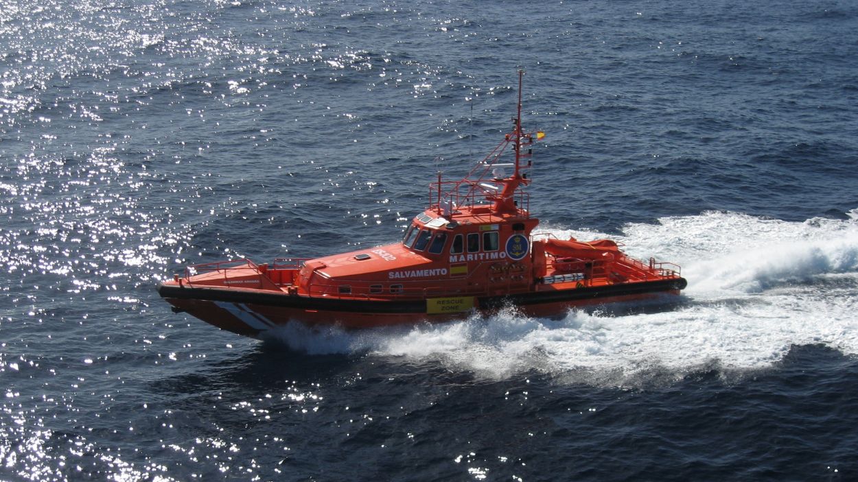 Salvamar 'Adhara' de Salvamento Marítimo en aguas de El Hierro. EP