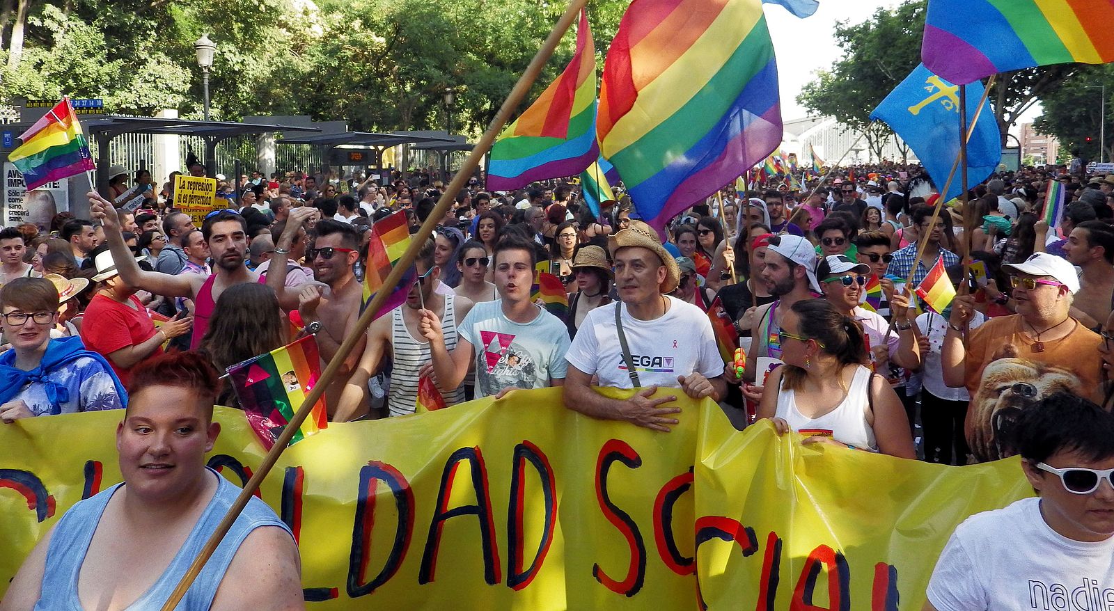 Orgullo LGTB 2016. Entre la reivindicación y la fiesta