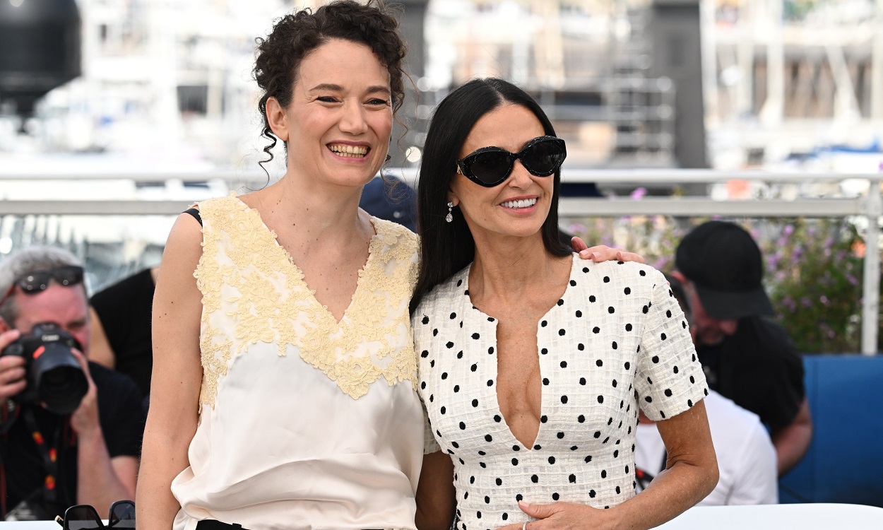 Demi Moore y la directora de 'La Sustancia', Coralie Fargeat. EP