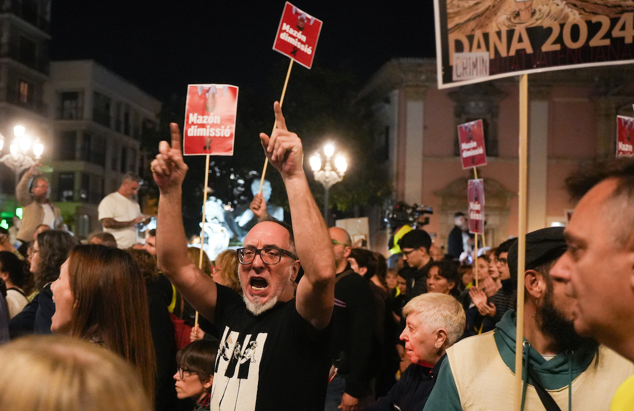 Imagen de la manifestación de ayer en Valencia contra el president Carlos Mazón. JORGE GIL/ EP