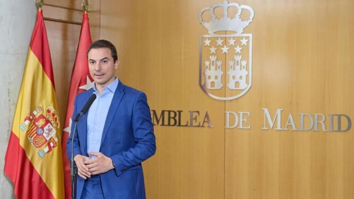Juan Lobato se aferra al cargo y denuncia un "linchamiento injusto"