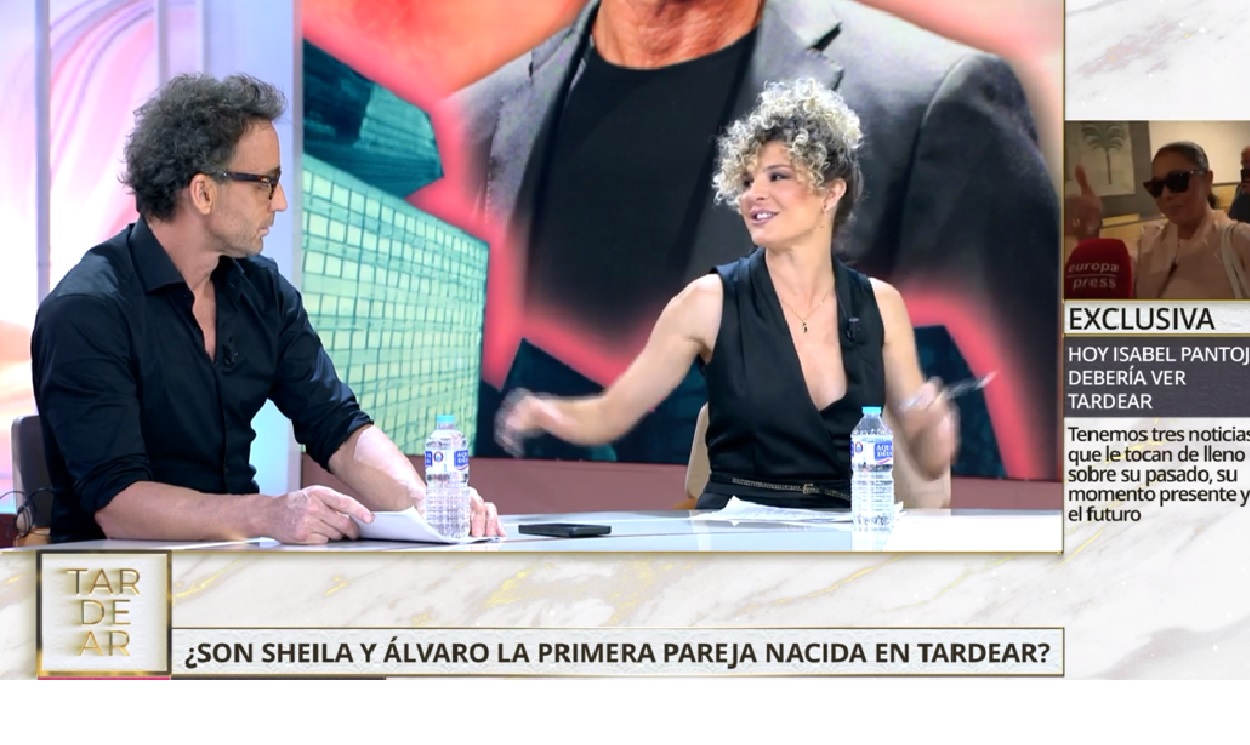 Sheila Casas y Álvaro Muñoz Escassi en 'TardeAr'. Mediaset España