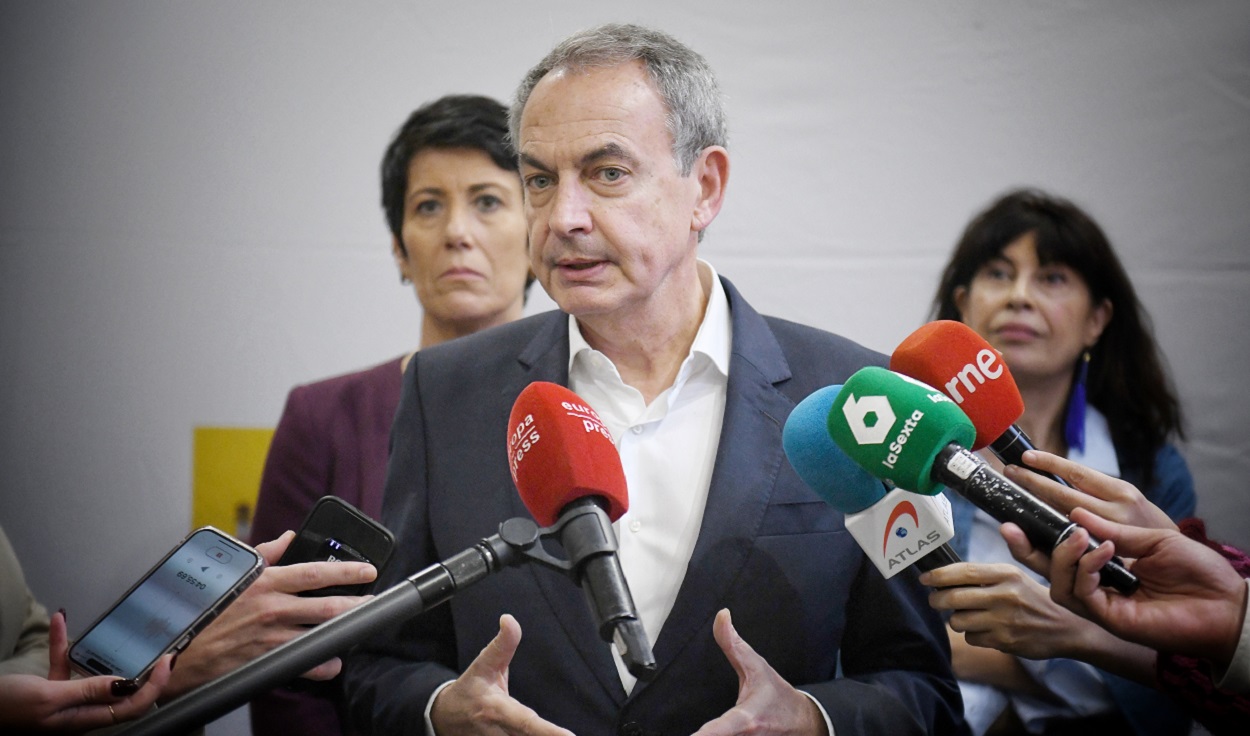 Zapatero medió en la negociación sobre el impuesto a las energéticas. EP