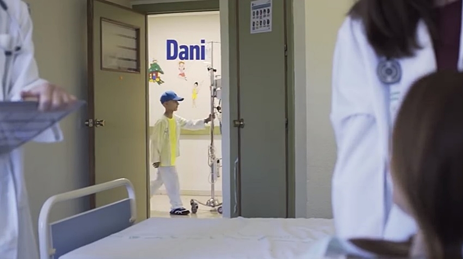 Captura de pantalla del videoclip protagonizado por niños del Hospital Materno Infantil de Málaga.