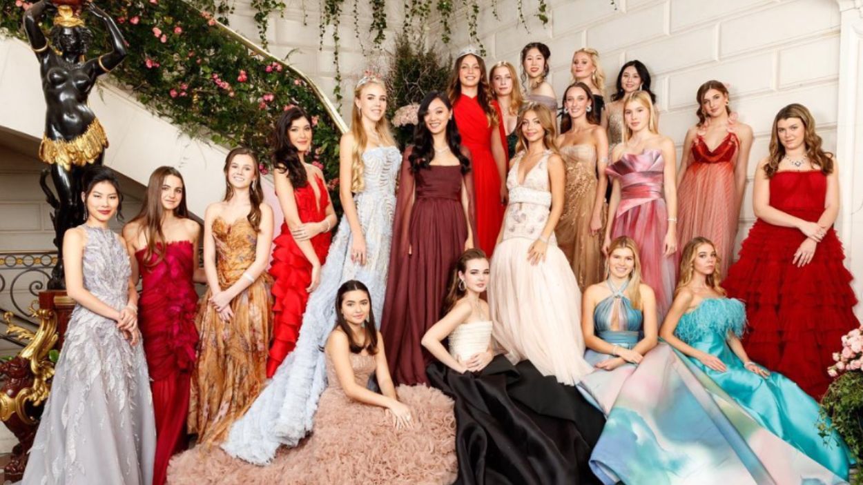Promoción de 2021 del Baile de las Debutantes de París. Imagen: Instagram.