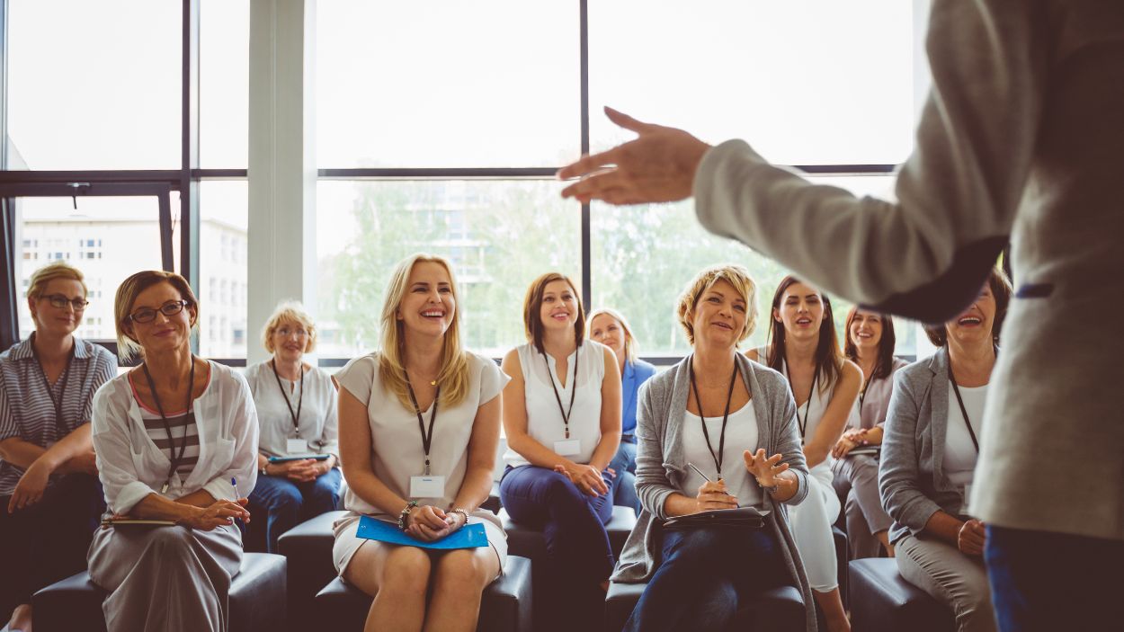 Además de la formación y el coaching individual, las participantes podrán compartir sus experiencias dentro de una comunidad global