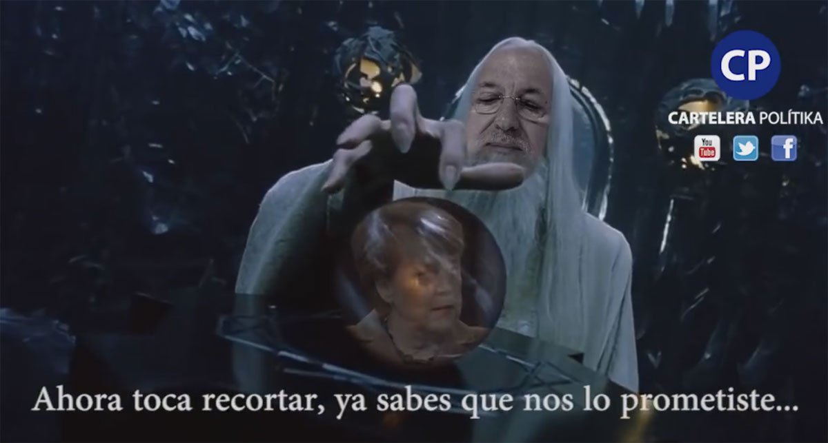 Mariano Rajoy caracterizado como el mago Saruman hablando con Angela Sauron Merkel