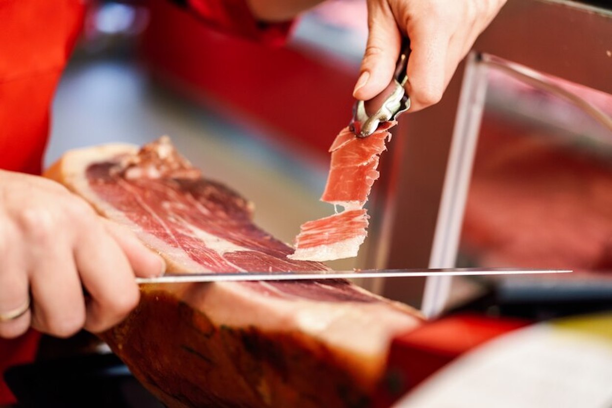 Corte de un un jamón