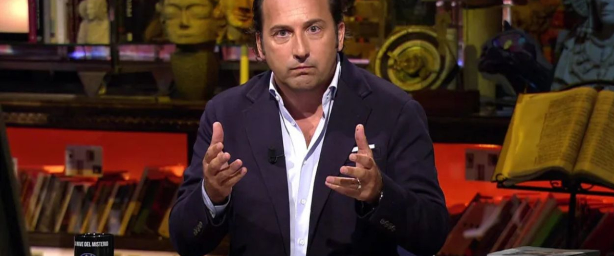 El mensaje de Iker Jiménez a Ana Rosa y la derecha mediática: "Me vais a  convertir en una leyenda"