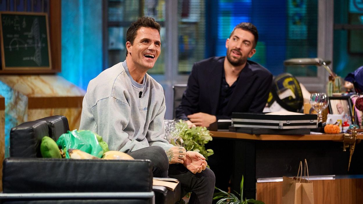 Dani Martín y David Broncano, en 'La Revuelta'. TVE