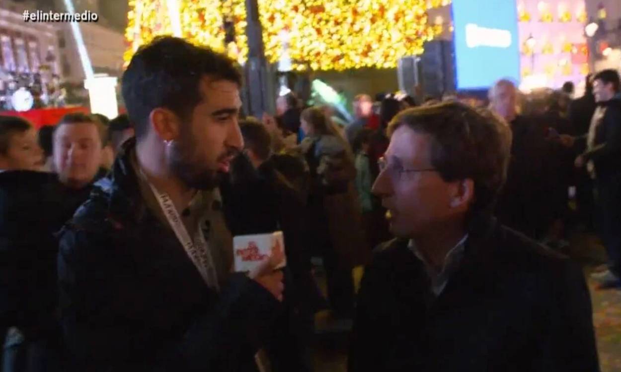 Ismael Juárez con el alcalde de Madrid, José Luis Martínez-Almeida. laSexta