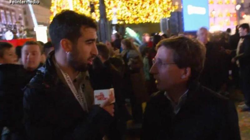 Ismael Juárez con el alcalde de Madrid, José Luis Martínez-Almeida. laSexta