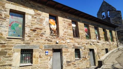 Exterior de la Escuela Micológica de Ungilde (Foto: Ayuntamiento de Puebla de Sanabria)