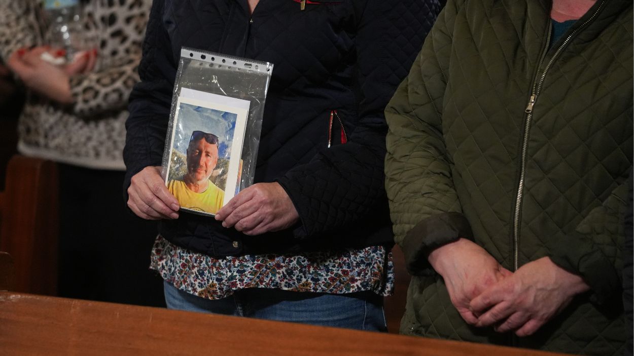 Familiares de las víctimas de la DANA en la misa fúnebre de la Catedral de Valencia. EP.