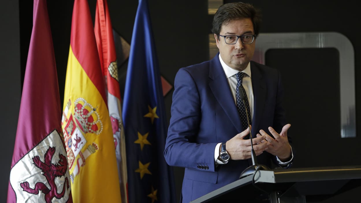 El ministro de Transformación Digital, Óscar López, interviene durante la presentación del informe sobre seguridad en juguetes conectados, en la sede del Incibe, a 13 de diciembre de 2024, en León, Castilla y León (España). EP.
