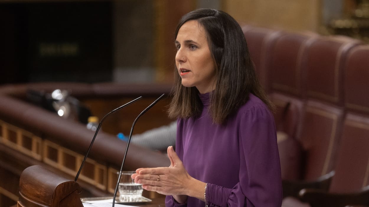 La secretaria general de Podemos, Ione Belarra, interviene durante una sesión plenaria, en el Congreso de los Diputados, a 27 de noviembre de 2024, en Madrid (España). EP. 