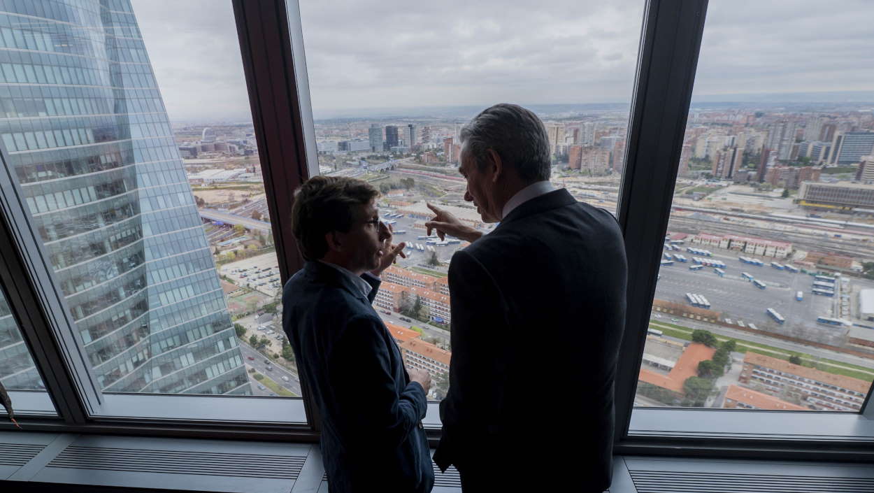 El presidente de Crea Madrid Nuevo Norte, Álvaro Aresti, durante la presentación del proyecto con el alcalde, José Luis Martínez Almeida