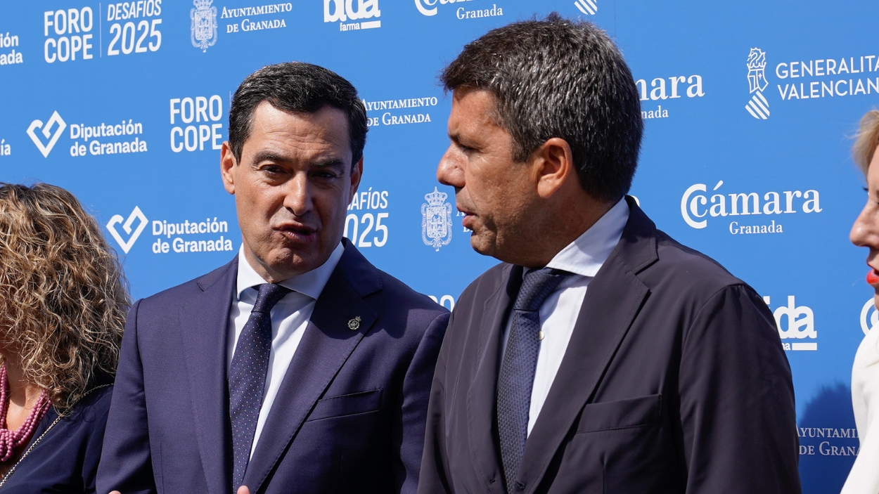 Juan Manuel Moreno Bonilla, presidente de Andalucía, y Carlos Mazón, presidente de la Comunidad Valenciana. EP