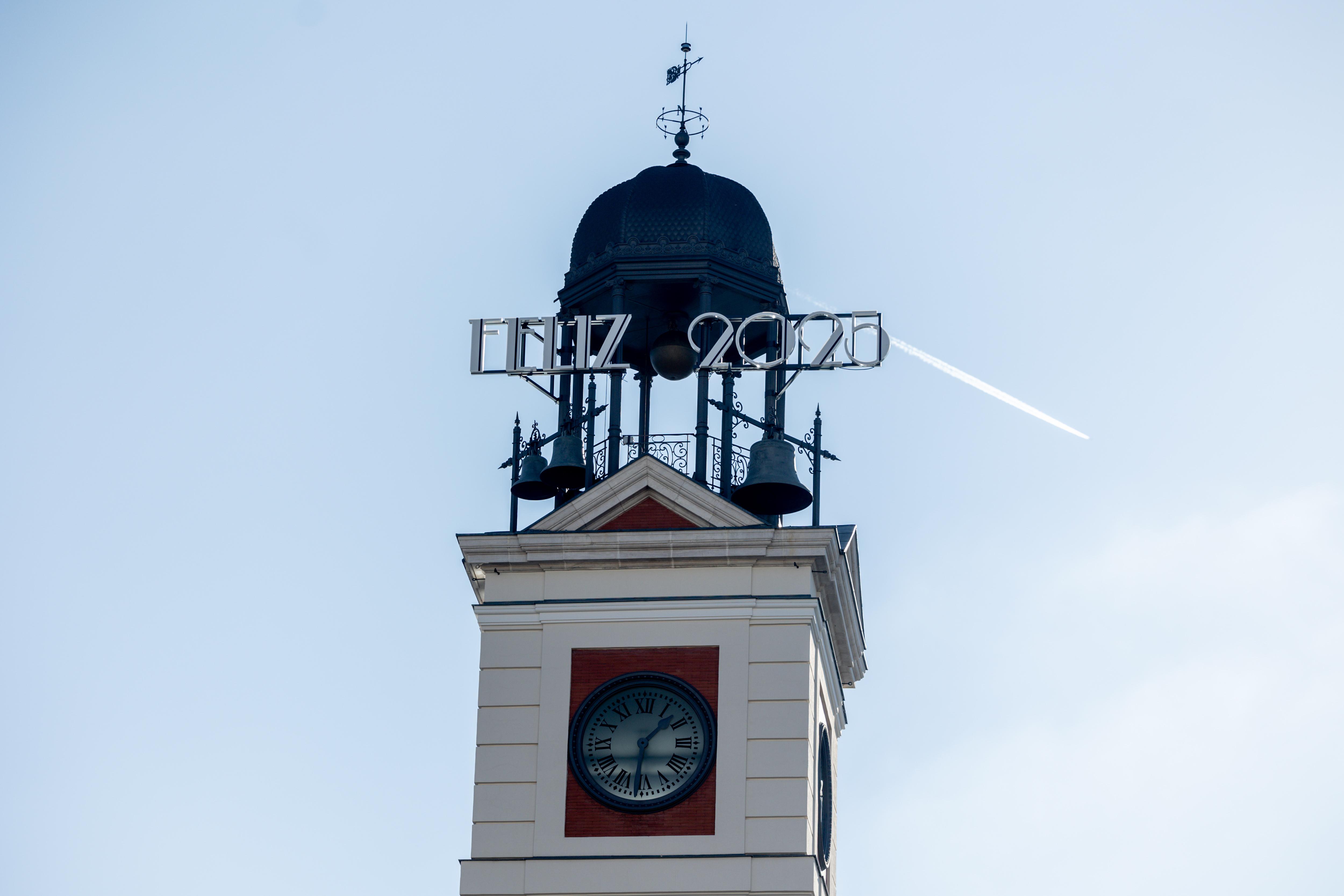 Reloj de la Puerta del Sol preparado para dar las Campanadas. EP