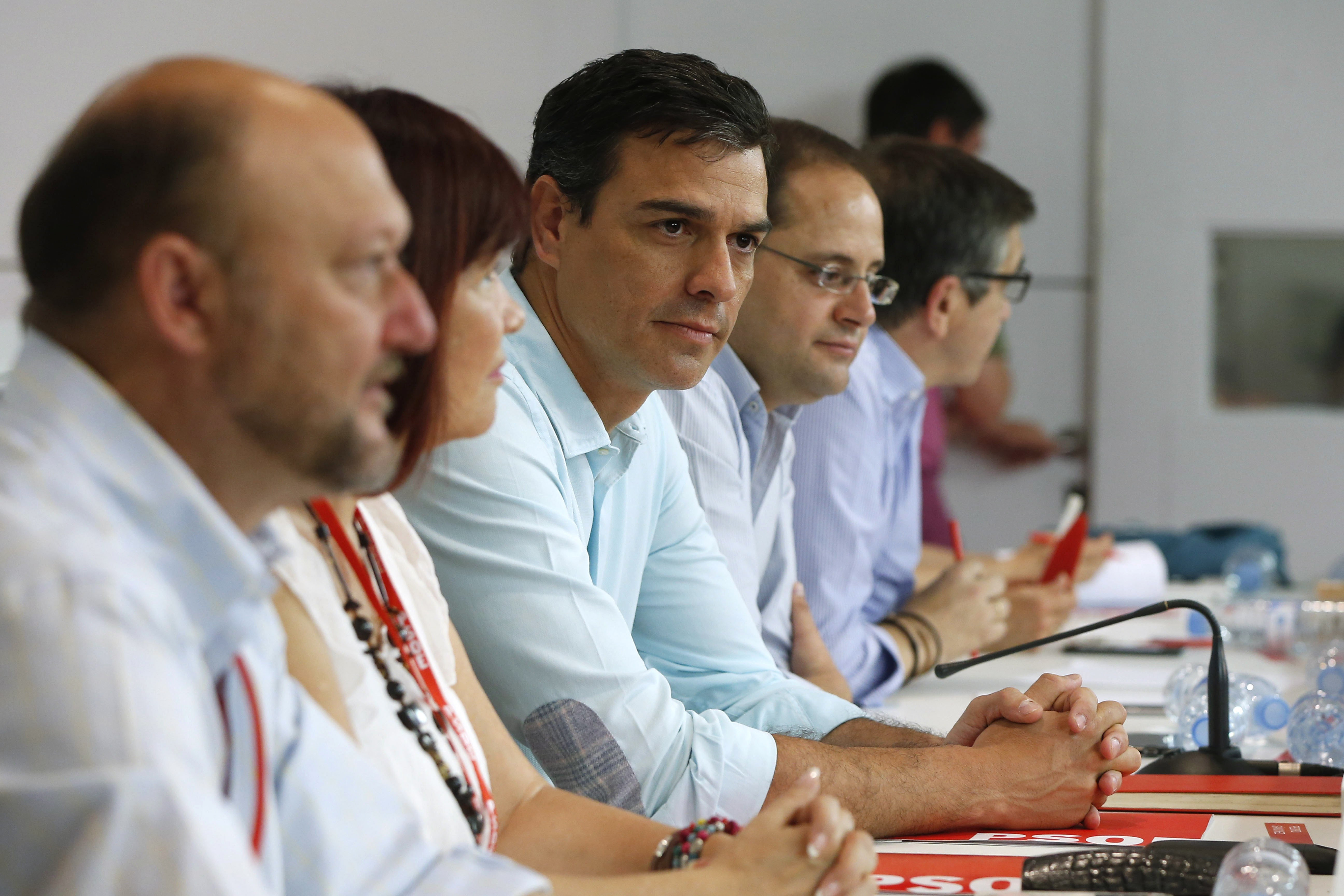 Antonio Pradas, Micaela Navarro, Pedro Sánchez, César Luena y Patxi López en el último Comité Federal del PSOE.
